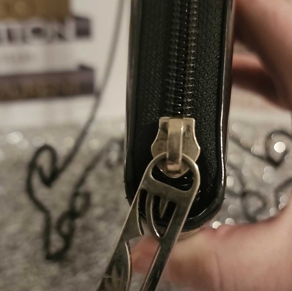 SALVATORE FERRAGAMO Black Patent Leather Zip Around Wallet 🔥 - Picture 5 of 13